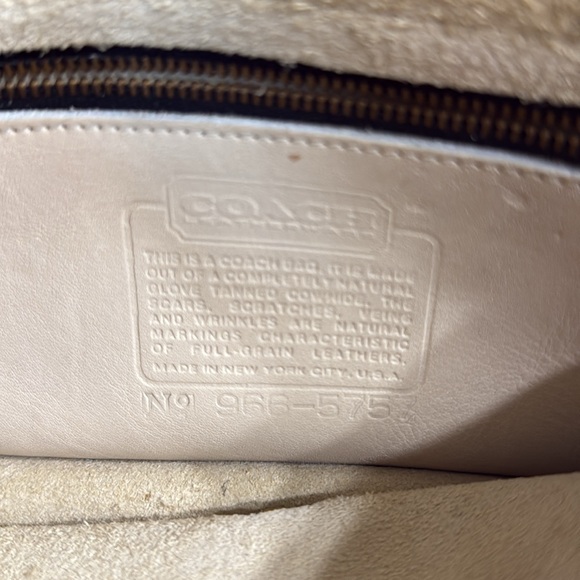 Vintage Coach NYC Dinky Crossbody bag in Bone White - Picture 2 of 9